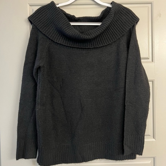 Kut From The Kloth medium Off Shoulder Sweater NWT - Picture 2 of 5